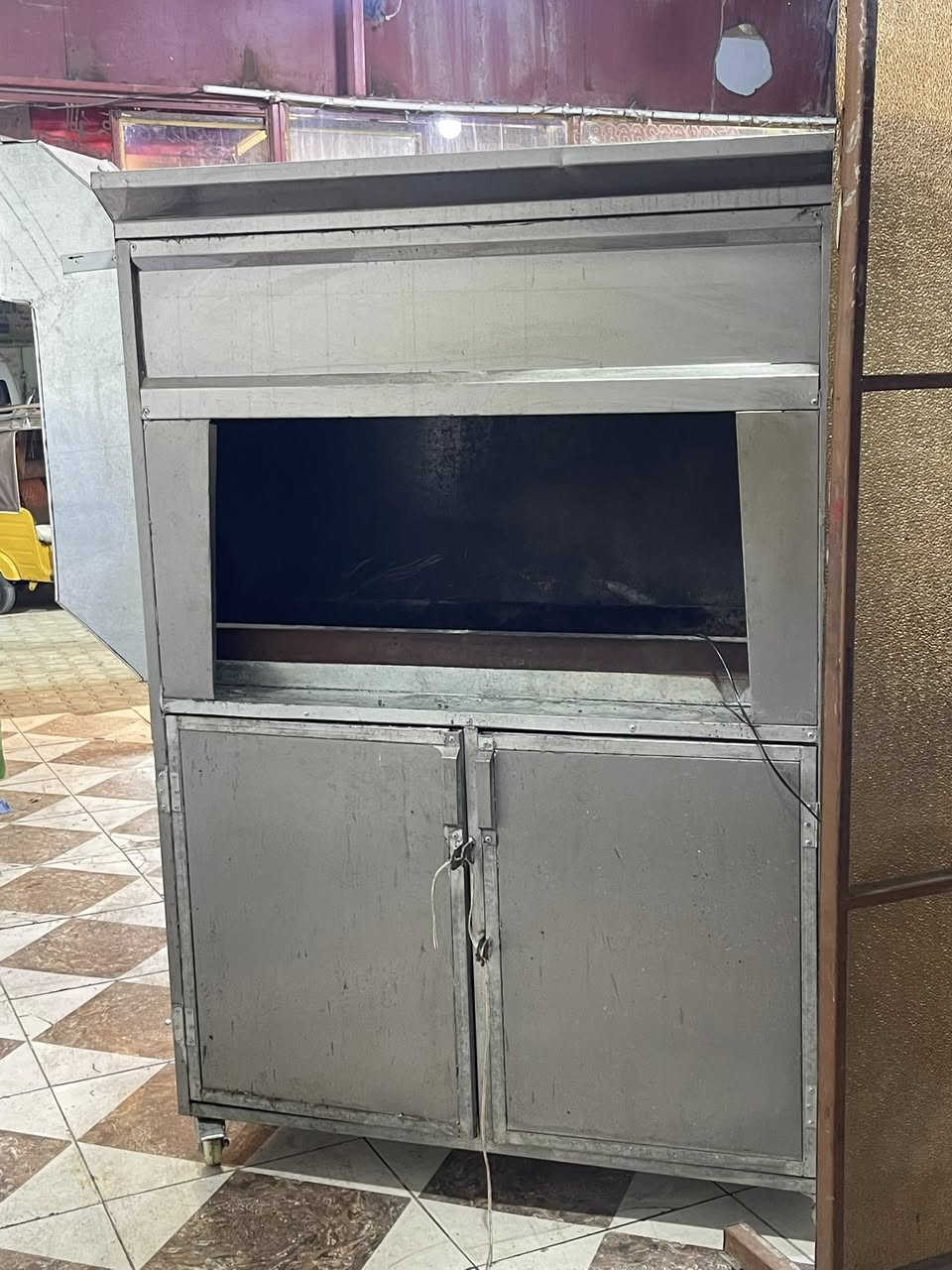 السلام عليكم اغراض مطعم كامل مشاوي كل لاغراض جديده مشتغله اقل لاسبوع

ثلاجه كامله مع الصمان 275 الف 

محمده وسط 14 قدم جديده ولا شخط 325 الف 

مجمده حجم 24 اكبر حجم بابين لك حته جامه موجود وياه والصمان 550 الف 

شوايه اجنحه وكباب جديده ستيل 250 الف 

حوض تمويع سل ستيل كبير 350 مع سنك

شوايه كبيره سل ستيل فحم وغاز 8 طباكات جديده استعمال قليل جدا سعره 900

شوايه جدجاجًمحشي ايضا نضيفه جدا سعره 350 

قاطع طوله 3.5 ارتفاع مترين مرتب سعر 150 

ميز سل ستيل ابو الحوض سعره 150 

نافوره داخليه 250 

ميز حطب هو والتانكي الفوكا 150

لاغراض كله جديده مكاني بغدا. المحموديه 

***********
