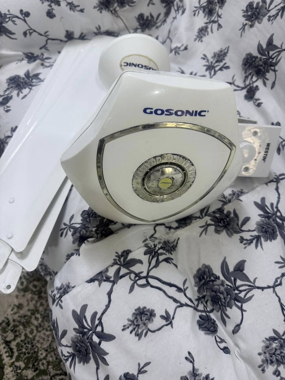 السلام عليكم عندي مراوح للبيع 
مع كدور


**إذا كنت صاحب هذا الإعلان وتريد حذفه لأي سبب، رجاءا أرسل رسالة إلى الدعم الفني**