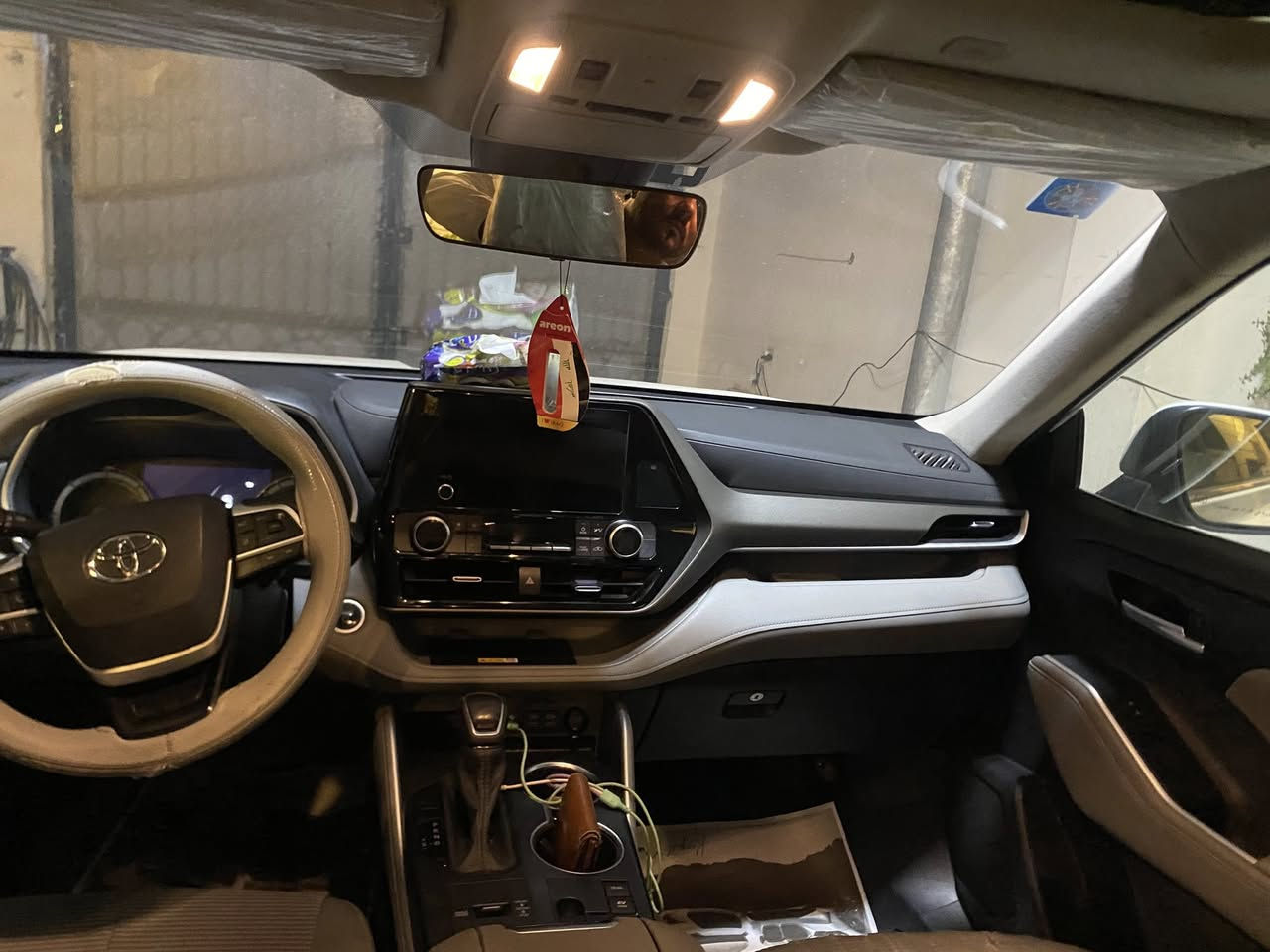 السلام عليكم 
توجد تيوتا هايلاندر ٢٠٢٤ 

ماشية ٣٨ هايبرد 
شركة عبد الطيف جميل. خليجي  

السعر٣٠٨ بيها تصليح بالقمارة بسبب النقل  موجود الصور التصليح السيارة جديدة وحلوه موصفات GLE

كشن كهرباء 

حشن واير لأيس كامرة حساسات تحديد مسار 

***********
