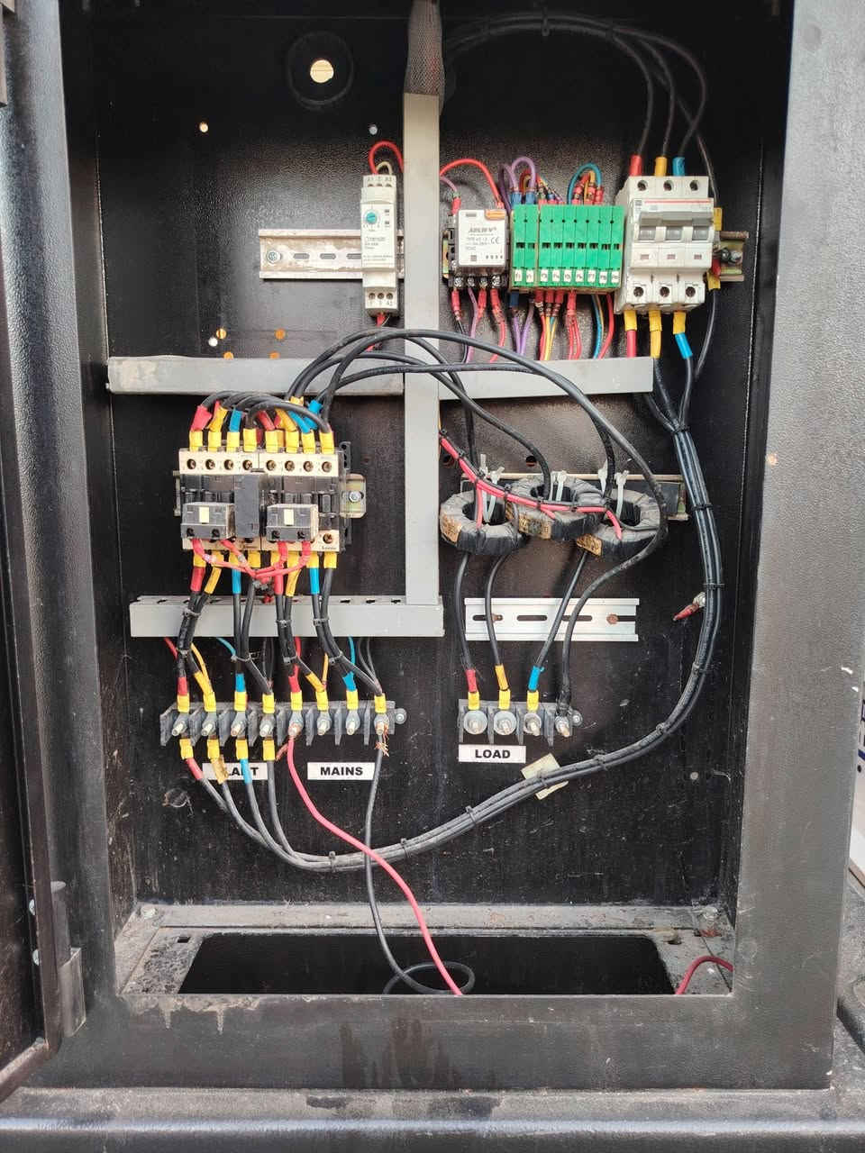 تم بحمد الله تعالى وصول مولد بيركنز ٣سلندر سيت ابلادي نظام حماية كامل تشغيل أو إطفاء ذاتي مكينة أوربية غير مشتغل بالعراق نضام ATSكامل
27KVA
نظافة 90%
كاتم نسبة الكتم 90 %
الكاتم زيرو انتاج عراقي
زورنا في موقعنا ديالى بعقوبة الصناعة الثانية مقابيل نهاية حي المعلمين
للاستفسار الاتصال على الأرقام التالية
***********
***********
من الله التوفيق
