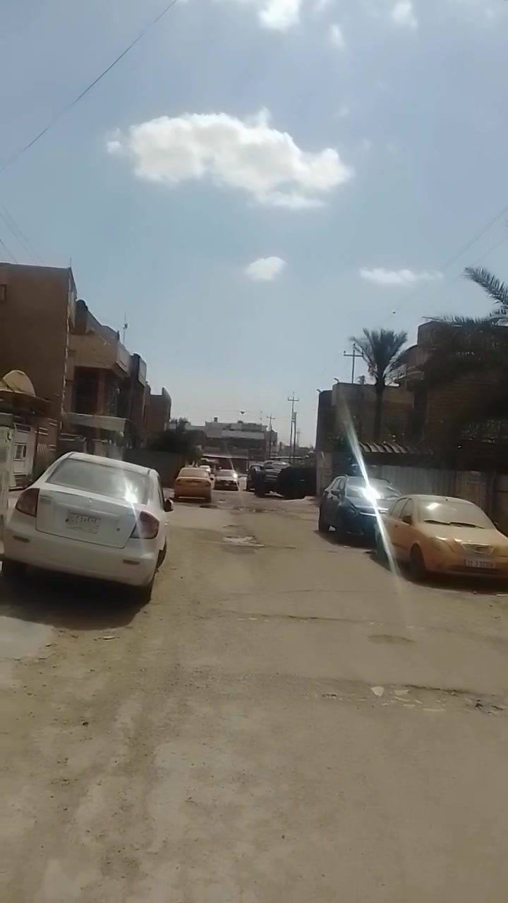 السلام عليكم دار للبيع في حي أور طابقين نضيف الاول كراج استقبال هول خدمات مدخلين الطابق الثاني غرفتين نوم مساحة ٧٢واجه ٥الة ربع قرب جامع الفردوس قبل السوق فرع صيدليه تفاحه الحياة سعر مناسب ***********
