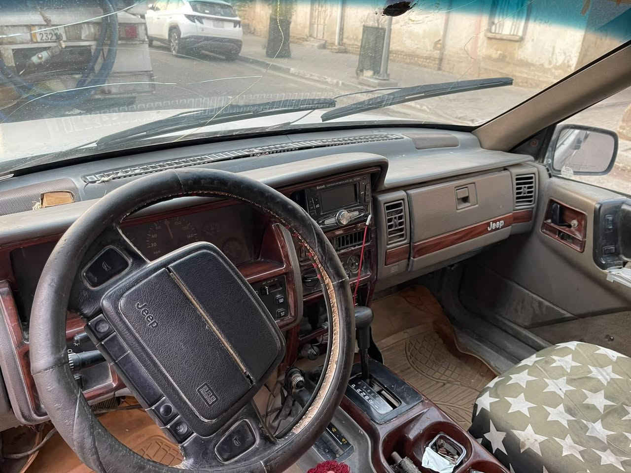 جيب شيروكي٩٣ السنويه منتهيه كير ومحرك بطه٣٠٠٠ راعيه موجود قريب عليه مكاني البصرة السعر ٣٥ وبيهه مجال للاستفسار ***********
