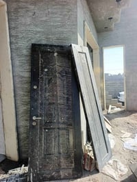 باب قاصه للبيع وابواب داخليه خشب ايطالي للبيع باب خارجي للبيع 07828305...