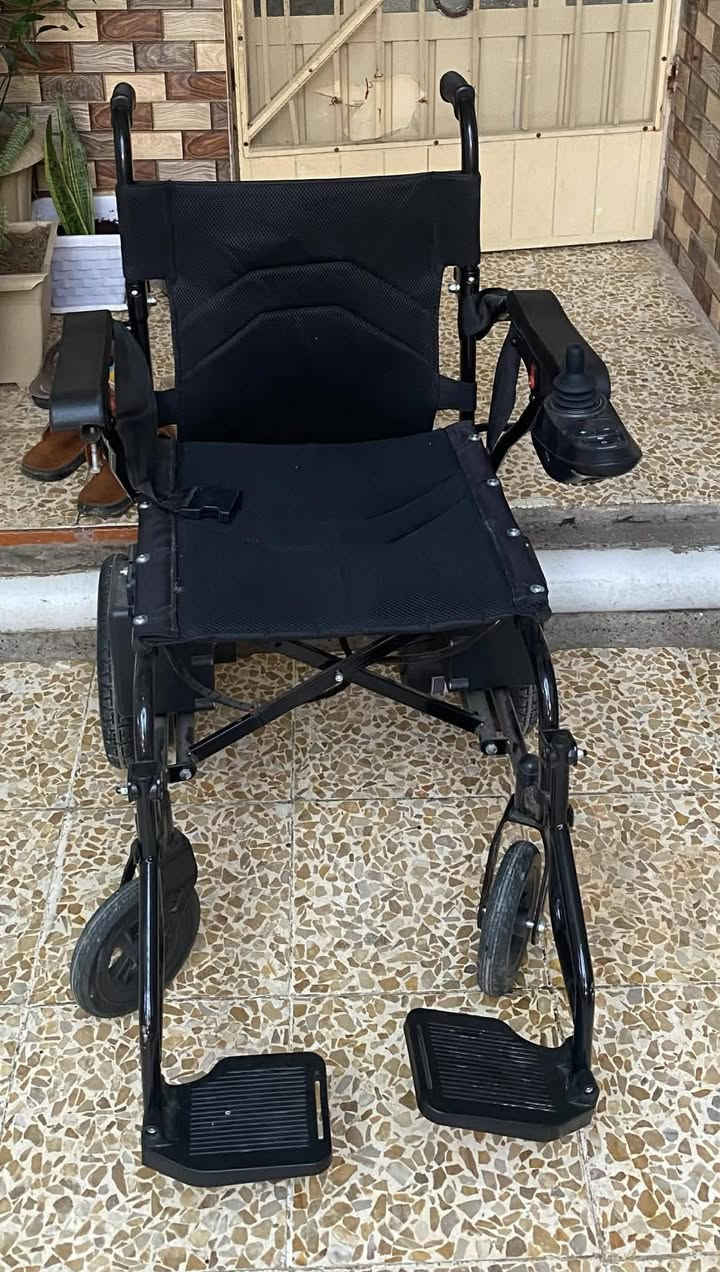 كرسي كهربائي للبيع السعر 550ما مستعمل غير (3)مرات بطاريات اصلية مالها تصفط بل صندوك مال سياره للتواصل على هذا الرقم*********** على الواتساب فقط.
