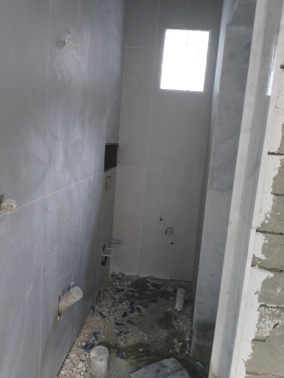 سلام عليكم كادر سيراميك +لبخ مصاطر شغل شرط ستلام مهندس السعر 5000 سيراميك +لبخ شيعلاشي شغل فول *********** )(***********

