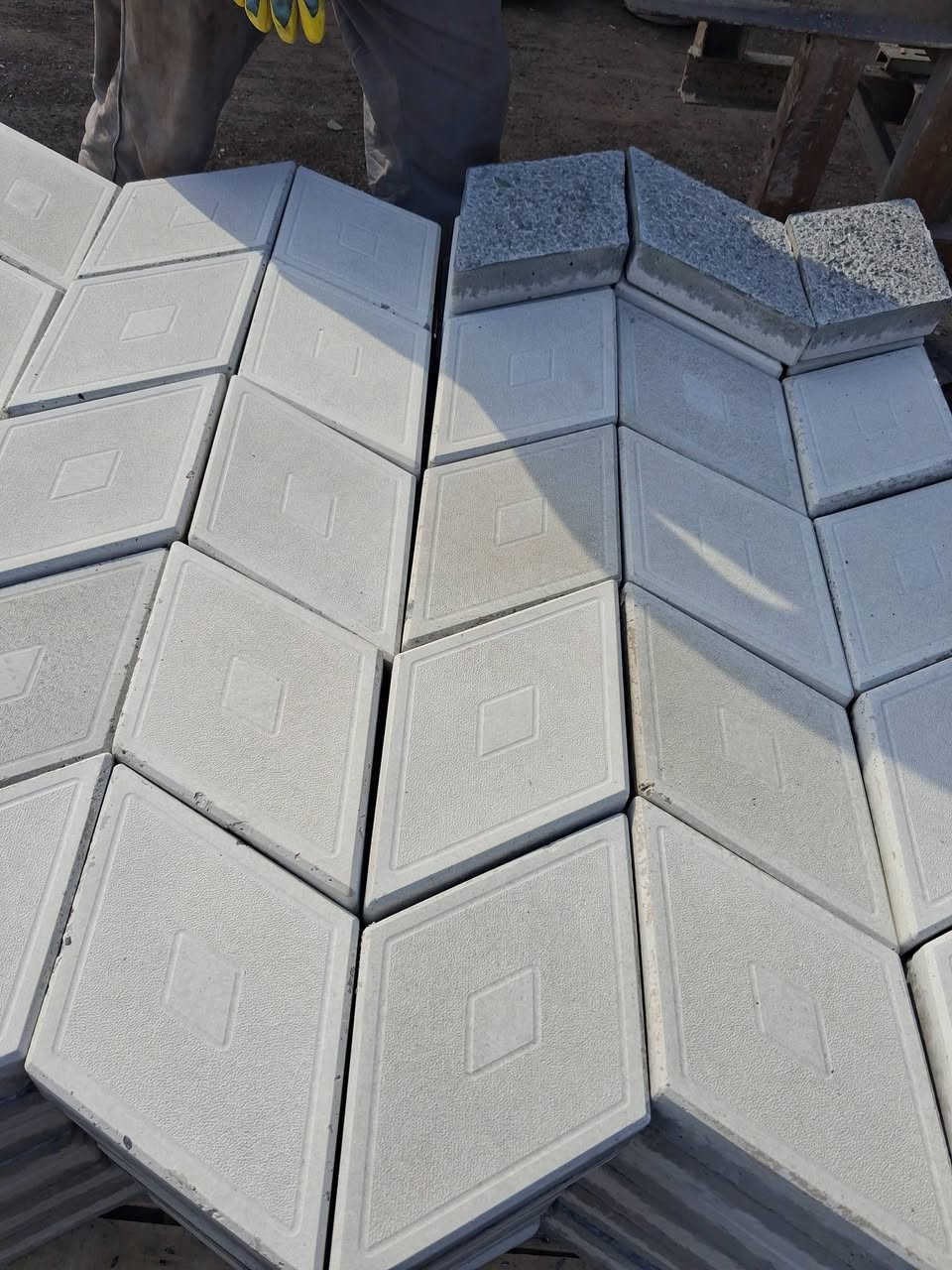 السلام عليكم. متوفر مقرنص مرمري حامضي بأسعار مناسبة وجودة عالية تدخل جميع الفحوصات المختبرية. العنوان بغداد. ***********
