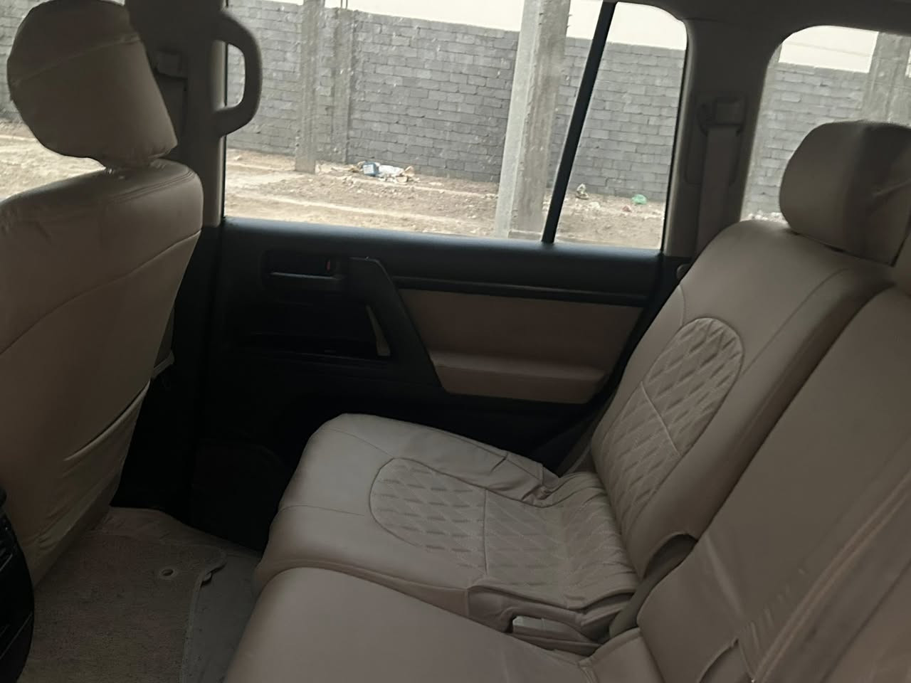 لاندكروز ٢٠١٠ماشيه ٢٣٢الف رقم بغداد فول مواصفات السياره استخدام شخصي السعر ٢٦٠  ورقه رقم الهاتف *********** رجاء الاتصال ع رقم الهاتف
