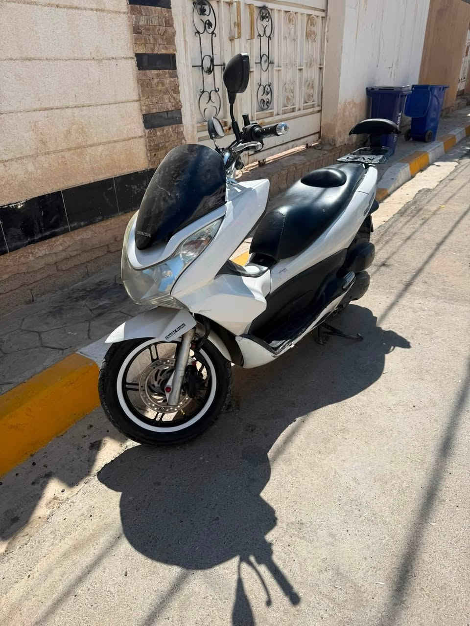 Pcx.جيل. الا ول.
موديل 2016
حساس ازدحام 
حساس ستان
كهربائيات كله شغالي
عنواني ديالى -ناحيه كنعان
***********
السعر ٤٠٠

