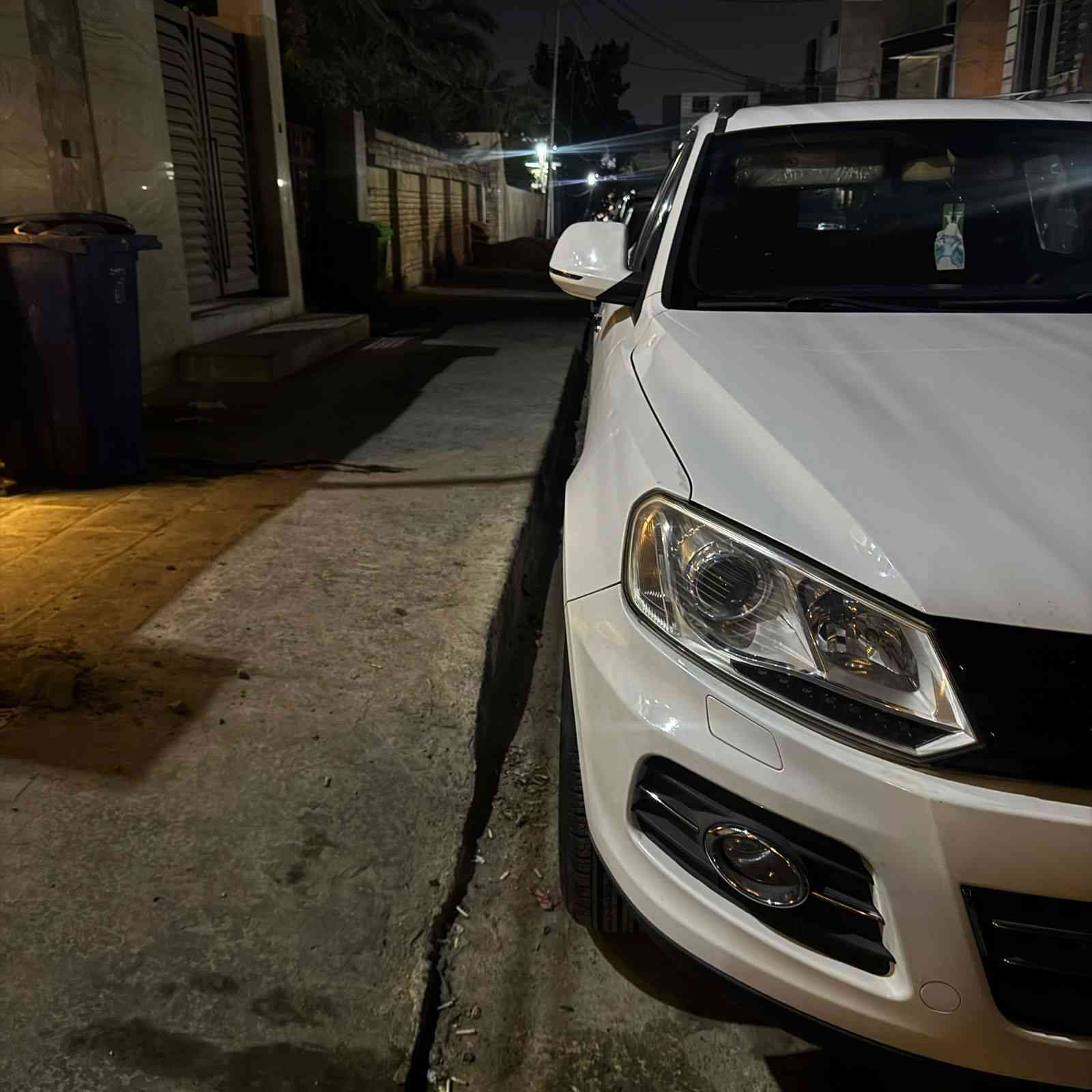 اسلامم وعليكم ZOTYE 2016 مكينه 2000 تيربو السياره غنيه عن المواصفات الي بيه بانوراما ع طوله كراسي امامي ثنينهم كهرباء منضومه زنون فول لسياره بدون حادث لسياره لد ترحيب السياره فول كامره فول لسياره موجوده بل طالبيه *********** مكلف بل نشر  السعر ٨٥ بيع مستعجلللل
