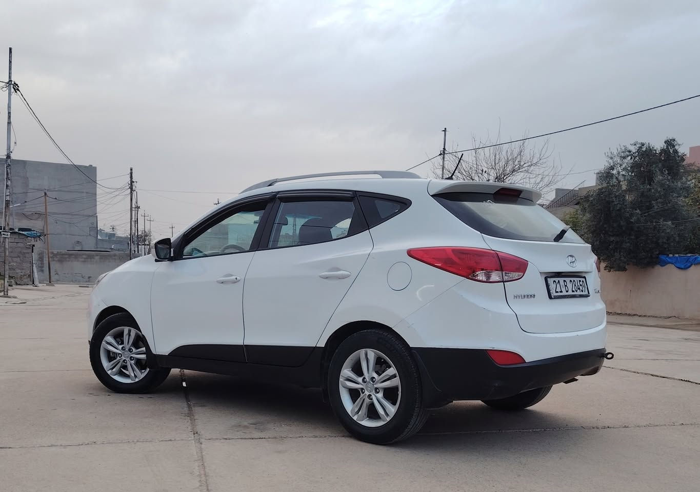 توكسان 2013 رقم شمالي
سنويه ورقم وزنكه ومنكه كله جديد
كير محرك تبريد تدفئه كله بالشرط
سياره مناقصها اي شي
*********** 
دفتر بانزين بيها 
السياره واكعه عليها قمريه وصاير صبغ ومعجون بالقماره
هي كم قطعه صبغ اني ابيعك صبغ عام بس السياره كلش حلوه وجاهزه
ترايها يخبل مكان السياره كركوك
السعر ١١٥ وبي مجال بسيط
