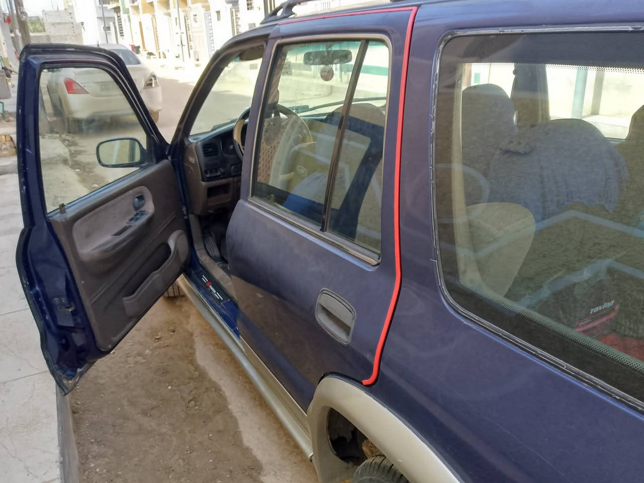 سبورتج ٢٠٠٠ محرك ٢٠٠٠ كير اوت تبريد .بدون صبغ السياره بأسمي العنوان بغداد رقم دولي السعر ٤٥ قفل ..موبايل ***********
