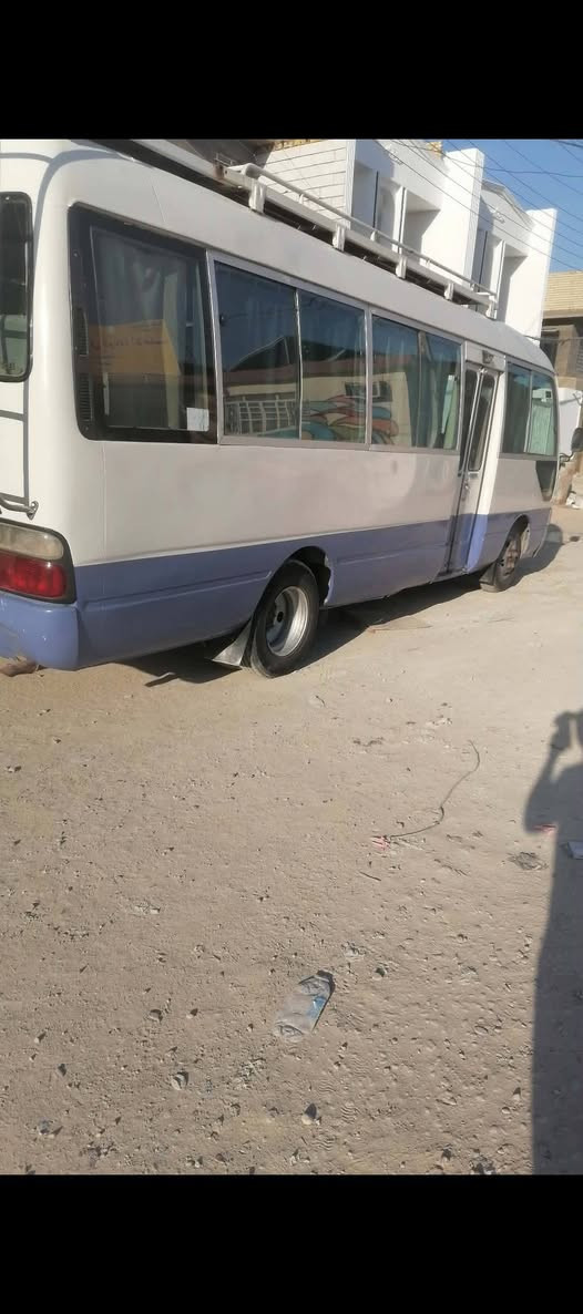 كوستر للبيع ٢٠٠٤ مكينه كير تبريد كفايه داخل ستاركس مصبوغة عام مصفره مكاني بابل *********** السعر ١٥٠ و بيه مجال بسيط
