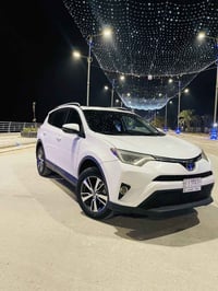 تويوتا راف 4 موديل 2018 مواصفات XLE ماشيه 134,000KM -فتحه -بصمه -رادار...