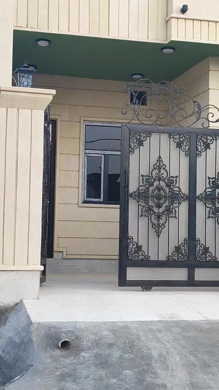 🏠 #دار #للبيع 🏠 (#نقد فقط)
 #تكريت / #الديوم منطقة (#التصنيع)
#شارع 12 متر
#مساحـــة الدار  150 متر 
#واجهه 7 ونص متر
#نزال 20 متر
#زيرو واجهه حلان+ سحب مغربي+ منظومات غاز وكامرات +4 غرف نوم+ ابواب قاصة +سطح شتايگر

#التعامل مع صاحب البيت مباشر

#السعر مناسب 

#للأستفسار  الاتصال بالرقم

*********** ابو أيلين 

...............................
 نستقبل جميع عروضاتكم السكنية 🏠 والتجارية 🏡 بكافة المناطق #بيع #شراء #الاراضي #المنازل #ايجارات #تجاري #سكني #شقق #مشتملات #محلات.
