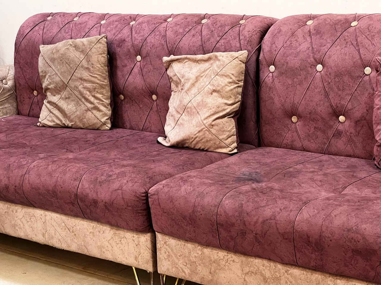 تخم قنفات متكون من خمس قطع مع كوشات وستاره طول 3 امتار مع تاج السعر معاً 450 الف
واتساب: ***********
