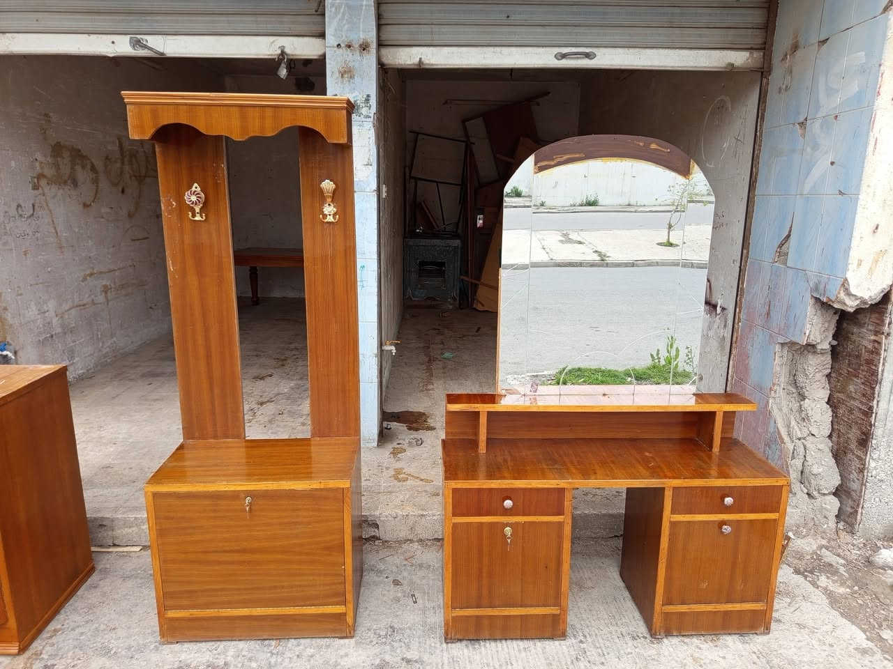 ميز تواليت مع زاويه شرط شرط النظافه سعرهم اثنينهم ٦٠ الف
مناميه شرط النظافه شغل ثقيل حيل سعرها ٦٠ الف
رفاعي يم طرشي الشفاء ***********
