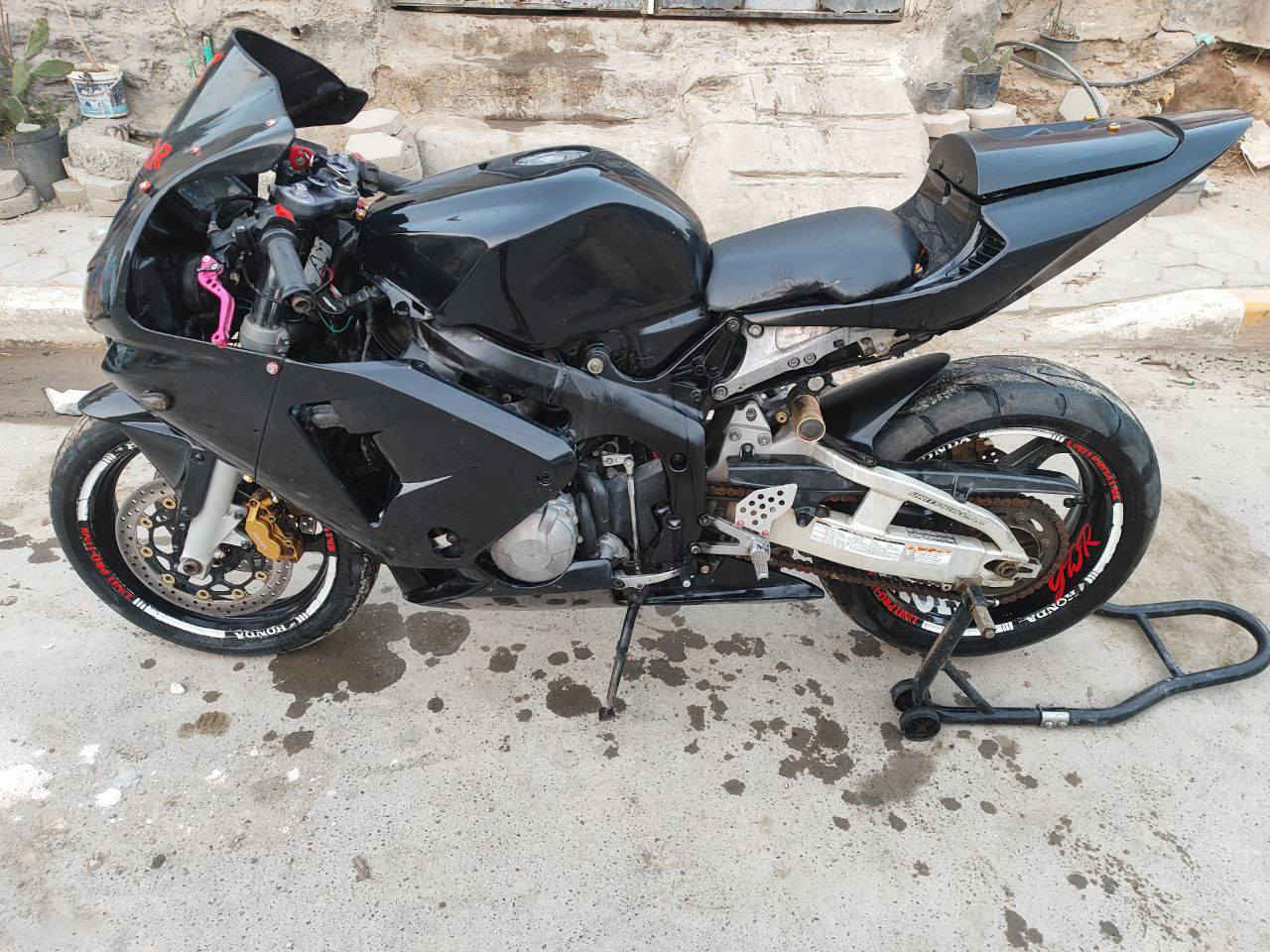 بطح هوندا CBR600RR للبيع ...
رقم وسنويه + تحويل ثاني يوم ،
الدراجه نضيفه شوفت عينك مكفوله 
بيها كم ملاحضه بسيطه
باقي التفاصيل اتصل وبيك خير وتدلل
 *********** مكاني ديوانيه
