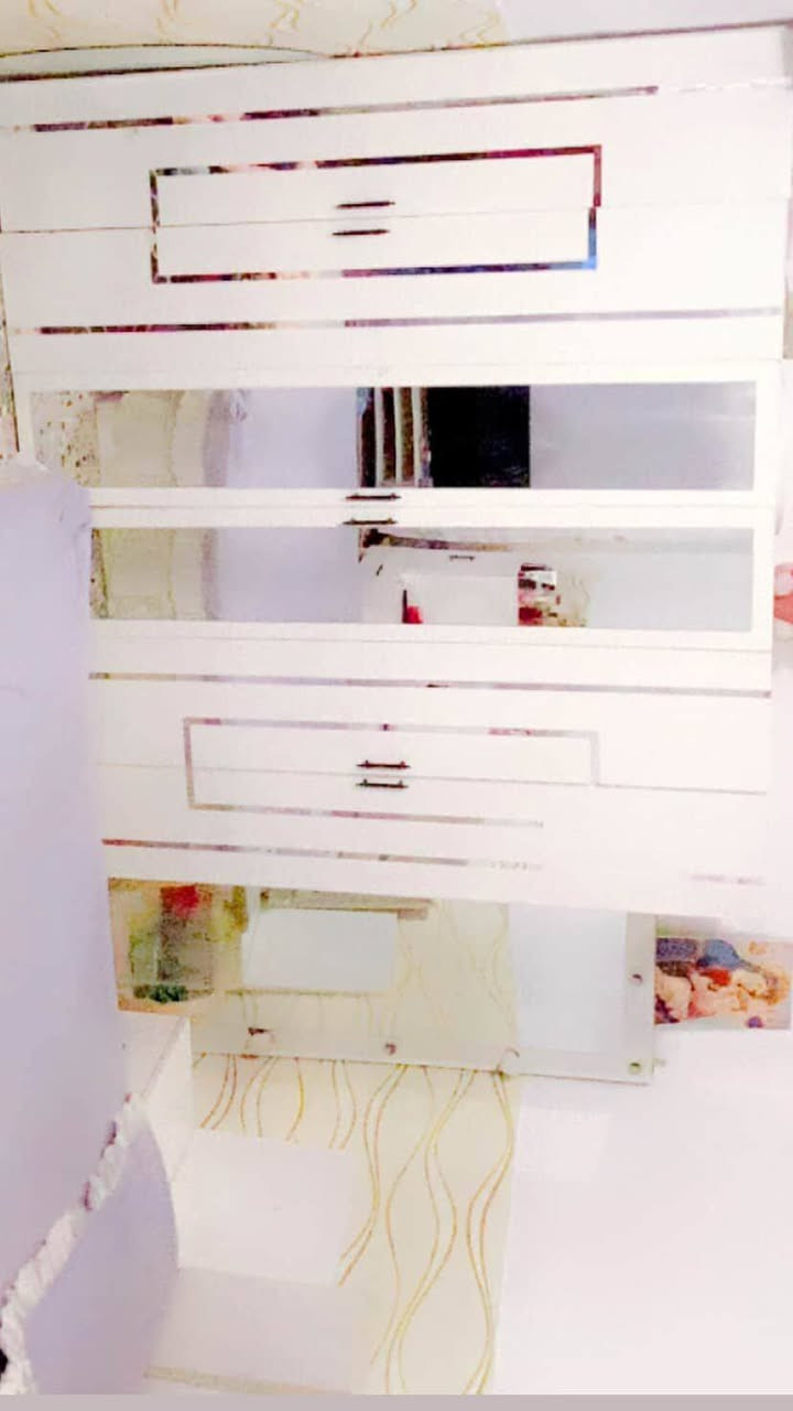 البيع غرفه 5 قطع اي ضرر مابيهه السعر 400 وبيهه مجال المكان بغداد العبيدي الاستفسار رقم الهاتف واتساب *********** ***********
