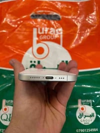 ايفون 16 الجهاز جديد البارحه اخذته يعني حتى بعدني مشاحنه الجهاز طك باك...