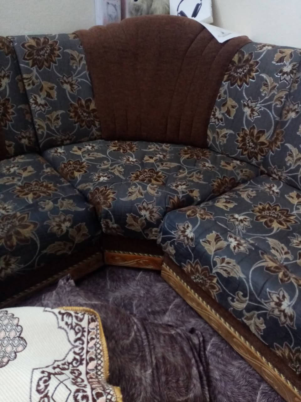 للبيع السعر ١٧٠
٩.   أمتار
اذا شراي اتصل عل رقم ***********
