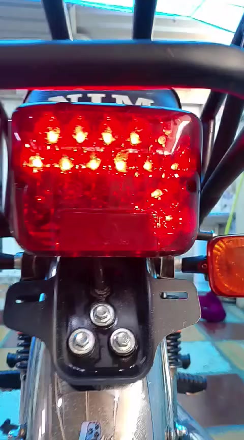 السلام عليكم دراجه نامه امتياز للبيع موديل 26 صار لها شهرين من طالعه من الوكيل مقفوله كفاله عامه مكاني حله شارع 80 والسعر 680 وبيها مجال والاتصال على هذا الرقم ***********
