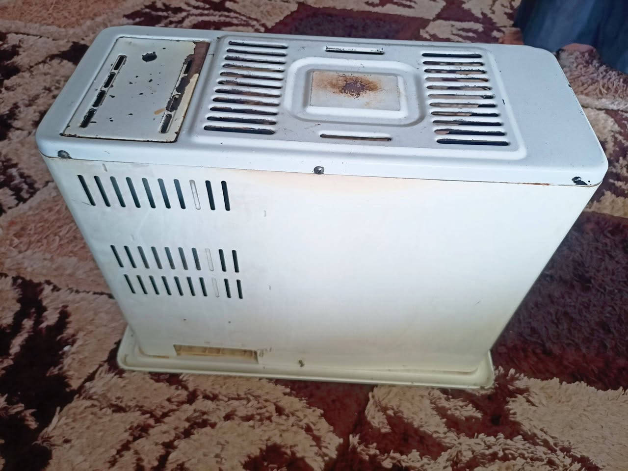 سلام عليكم صوبه للبيع نظيفةكامله شغاله وبسعر بس 60 الف بعقوبه التحري(***********).
