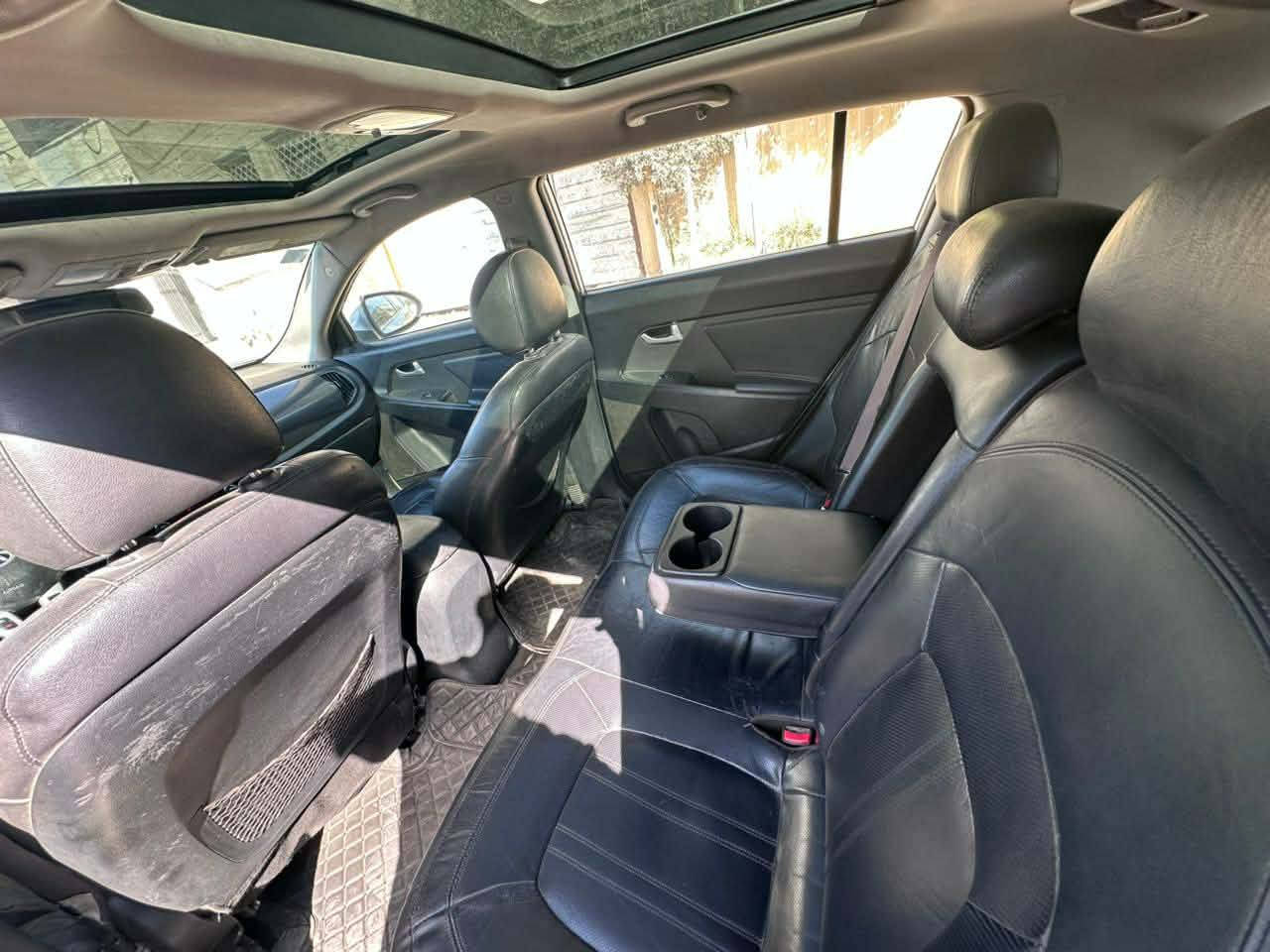 السلام عليكم اسبورتج موديل ١٢ وارد امريكي حادث جاملغ وبنيد بيه اهنا قطعتين صبغ ابيع حزام اثر جراد فول واحد عله وأحد مكينه 2000 تيربو جاهزه من كلشي  بيع مستعجل مكان بغداد الجديده السعر 105 
***********
