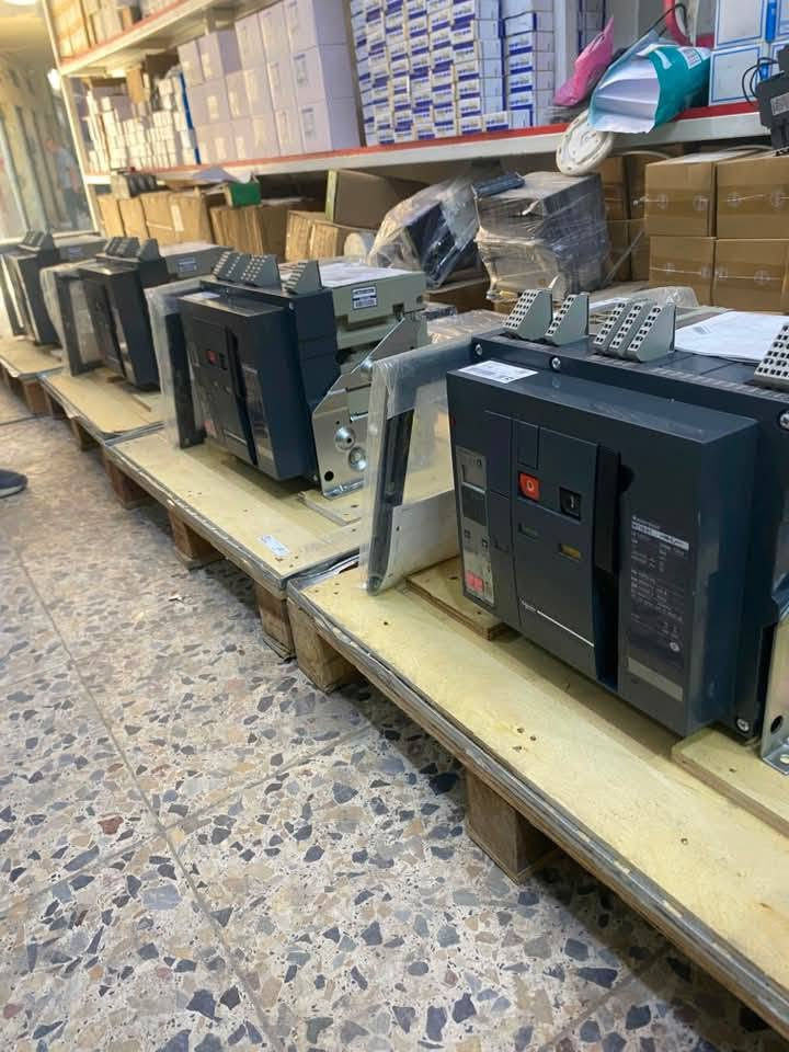 **كونتكترات + قواطع Schneider / ABB**
**جميع الأحجام متوفرة من 100 أمبير إلى 3200 أمبير**

✅ **بضاعة أصلية - منشأ فرنسي**  
✅ **ضمان سنة كاملة**  
✅ **أسعار جملة خاصة لأصحاب المحلات والمشاريع**  

**المتوفر حالياً:**  
- كونتكتر Schneider TeSys  
- قواطع MCCB - ACB Schneider + ABB  
- قدرات: 100A - 125A - 160A - 250A - 400A - 630A - 800A - 1000A - 1250A - 1600A - 2000A - 2500A - 3200A  
- كويل 220V / 380V حسب الطلب

**الكميات محدودة والأسعار تنافسية جداً**  
للحجز والاستفسار:  
📞 [رقمك]  
📍 [عنوانك]  
الاتصال *********** واتساب 
🚚 يوجد توصيل لجميع المحافظات
ا
#كهربائيات #قواطع_كهرباء #شنايدر #ABB #كونتكتر #مشاريع_كهربائية #أسعار جمله
