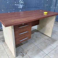 ميز مكتبي • اربيل • حي العدالة