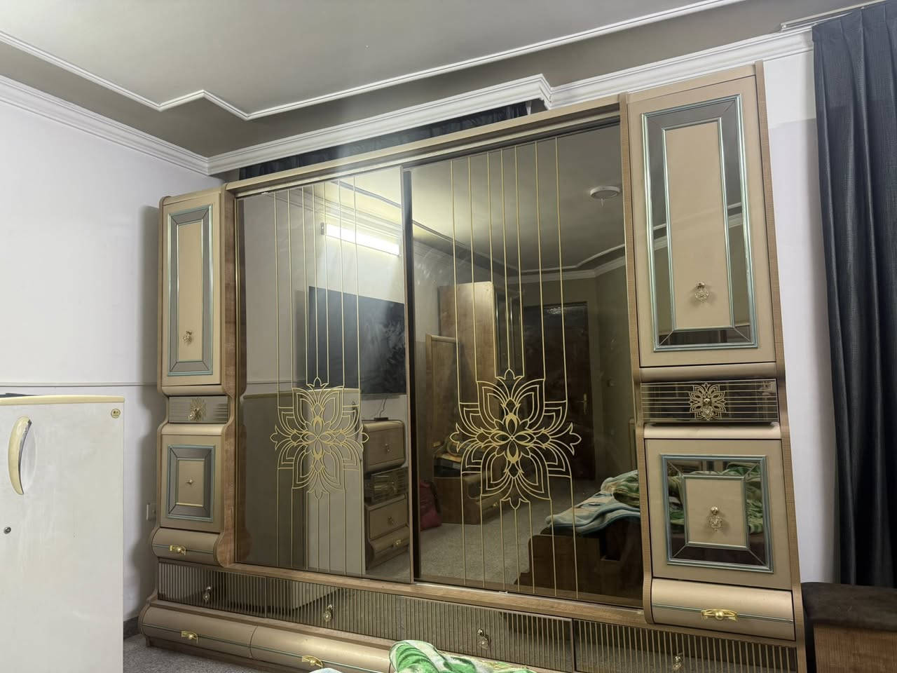 السلام عليكم غرفه نوم  للبيع ضخمه 
متكونه من ١٠ قطع
كنتور جبير ظهره بلوك
مفتوحه مره وحده ناقلهه 
مكاني بغداد جميلة 
***********
