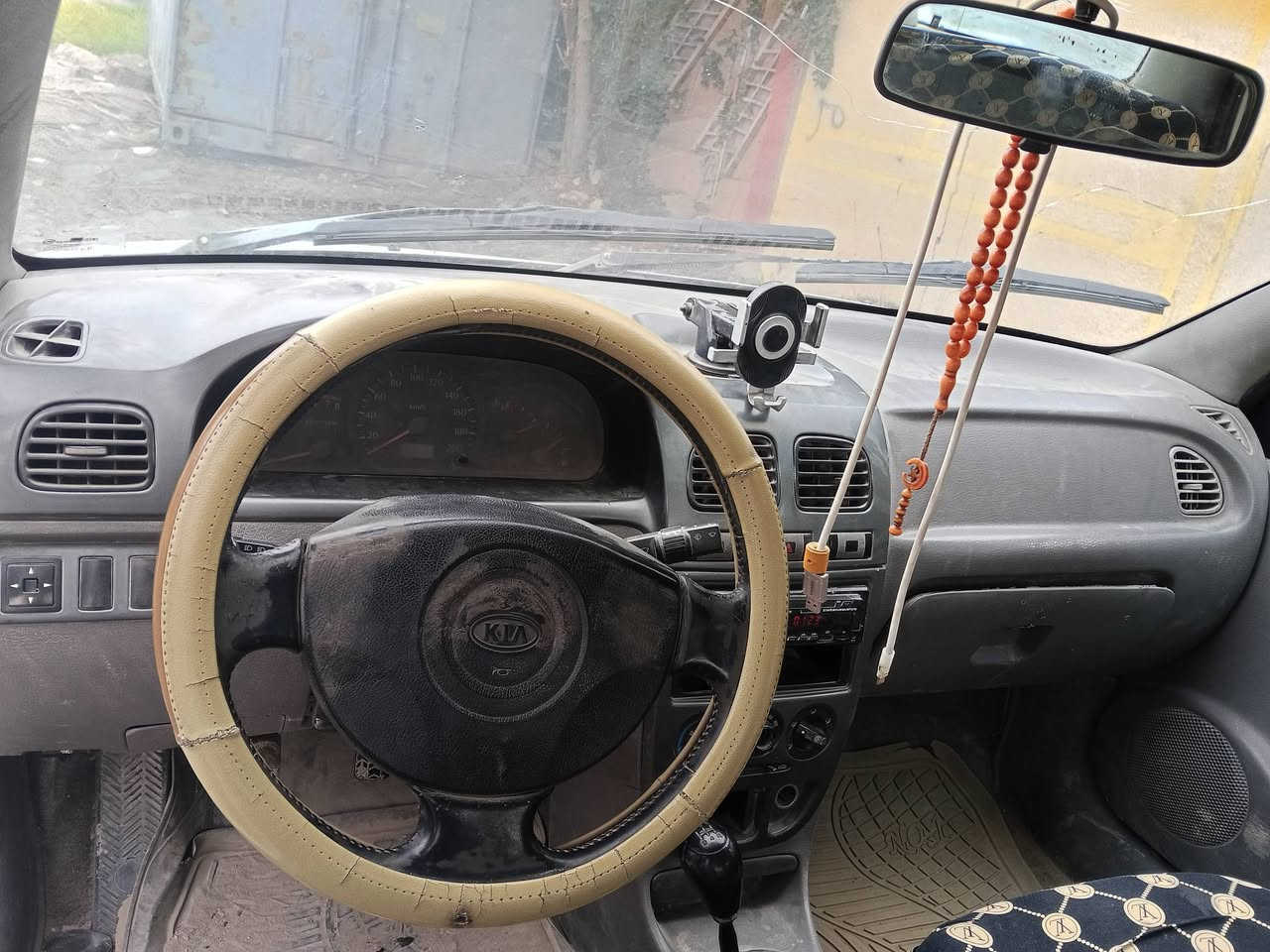 ريو موديل 2000 رقم بابل انكليزي تحويل مباشر سنويه جديده لحد 30 تبريد ثلج تتفى  كهربايات كلها شغاله فقط نقصها ميزانيه وصدر امامي عندي مكينه جديده وياها انطيها للمشتري السعر 24 مكاني بابل المحاويل ناحيه الامام ***********
