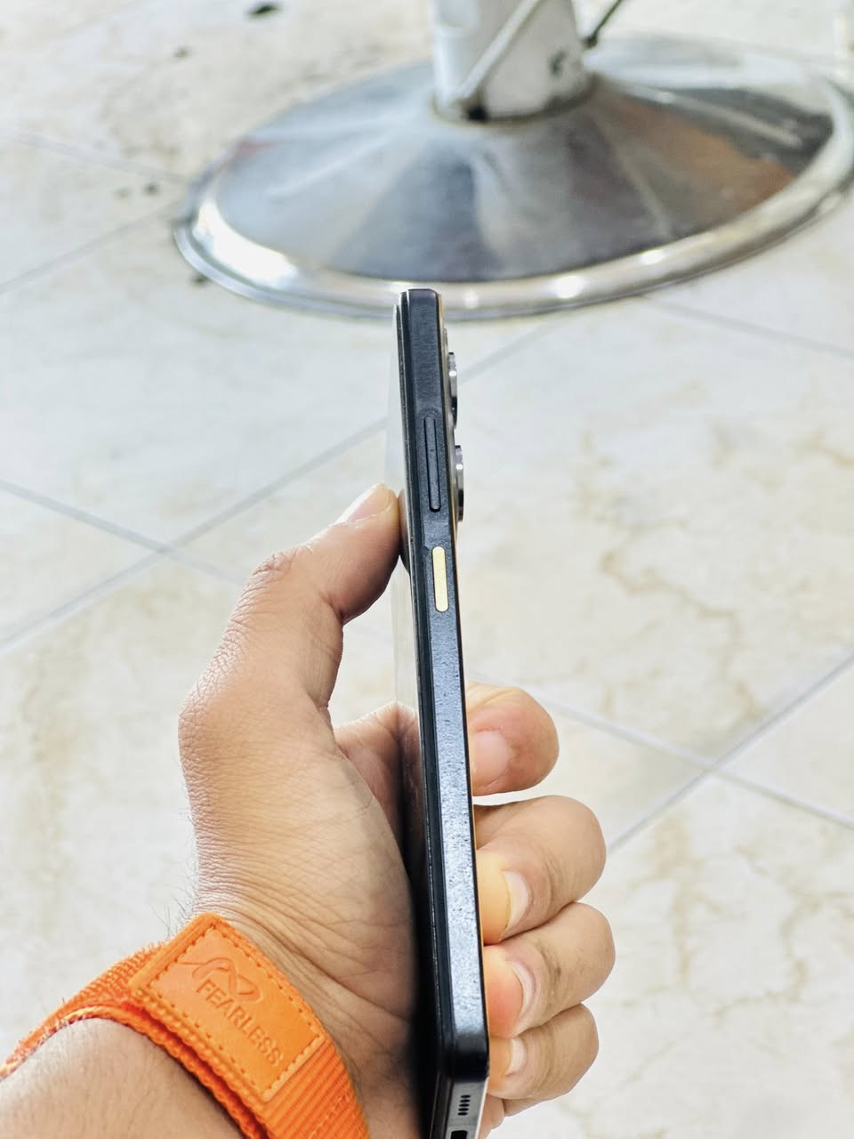 سلام عليكم بوكو اكس فايف برو جديد كامل ملحقاته ذاكره256 دبل شريحه الون اصفر ما مبدل بيه ي شي  (ملاحضه)الضهر ما مكسور ولا ي شي بس الكفر  مايع من شمس هيج شي وصاير هاذه بل ضهر ما مئثر ولا يلمس حته يعني تجي وتفحص  مراوس بايفون اكس ماكس او 11عادي  او برو ماكس حسب قناعه او بيع مكان الرمادي سجاريه***********
