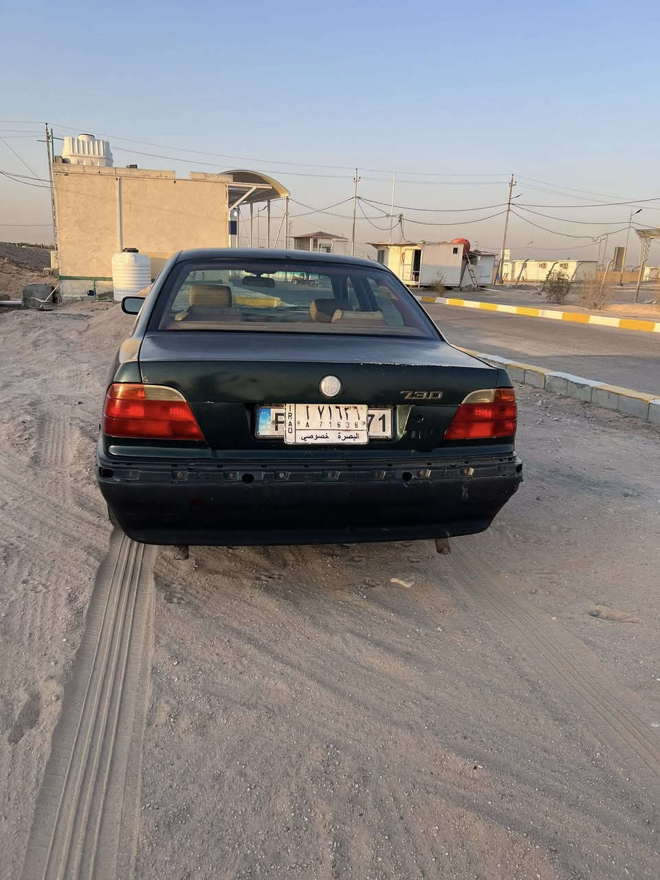 السلام عليكم بي ام دبليو للبيع 730 سيارة عهندي غرفة وباب وصندوك مال تعمير بس ما شادهن ومداكر امامية سيارة للبيع سعر 40 *********** المكينة بيهة تبخير
