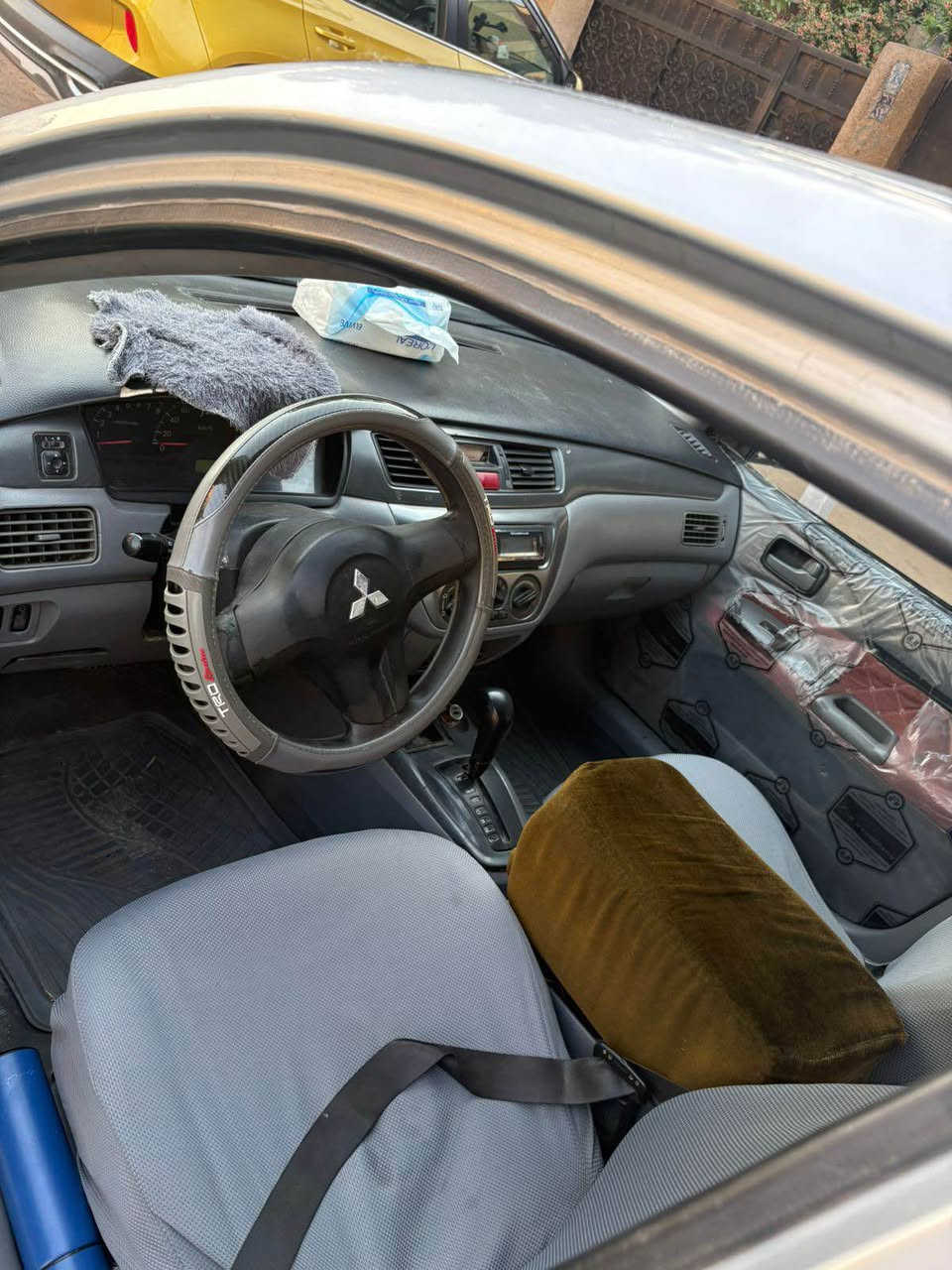 سلام عليكم لانسر 2007 للبيع كير ومكينة جدد مكفولات تبريد مصبوغة عام جمالية بيها طختين خفيفة كلش رقم انبار مشروع وطني بأسمي السعر 60 وبيها مجال الدورة شارع الطعمة 
*********** بغداد, العراق
