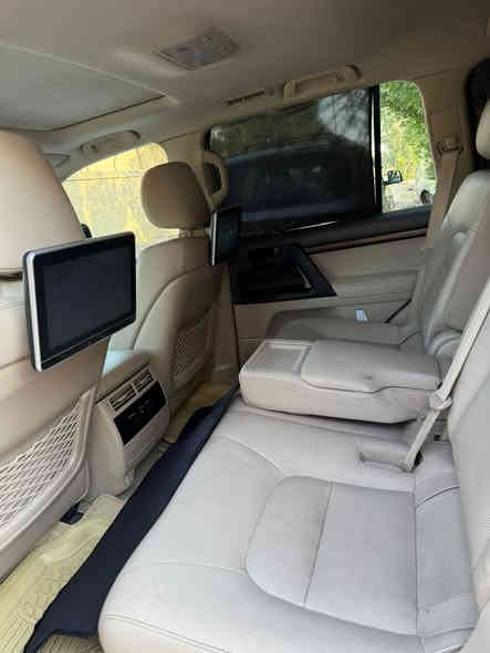 السلام عليكم للبيع لاندكروز 2019 شركه ساس فول مواصفات 8 سلندر حجم المحرك 4600  رقم بغداد بسمنه تحويل ثاني يوم السياره مكفوله كفاله عامه صبغ وضربه وتبديل وفتح معروفه موصفات شركه ساس ماحاجه اذكرهن تجي فول 1/1 محرك كير بوضع الشركه السياره جديده جداً ومغلفه ppfمن موديلها عنوان السياره البصره السعر 530) اللاستفسار ***********
