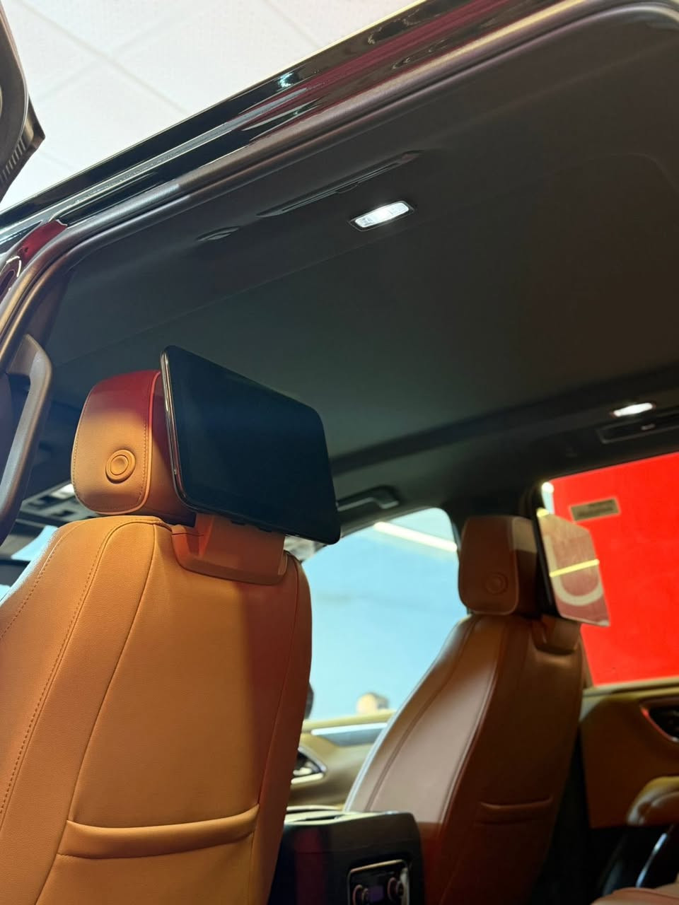 شيفروليت تاهو بريمير وكالة خليجي موديل2023 اللون اسودماشية 55 الف كم مغلفة نانو بلكامل من اوراكول حقيقي تحويل مباشر محرك وگير شرط غير مفتوح سيارة مكفولة كفالة عامة بدون حادث فقط اصبع بارد بدون تبديل بدون صبغ جميع اغراض الوكالة موجودة المحرك 5300 سي سي 8 سلندر

المواصفات
سقف بانوراما
مقاعد كهربائية تدفئة وتبريد
كشنات ميموري
جلد فاخر مع خشب ملكي
شاحن وايرلس
نظام رؤية محيطية 360 درجة
رادار
تحديد مسار
نظام تعليق مستقل
نظام سحب مقطورة مع كامرة
تشغيل عن بعد
خمس بصمات
نظام صوت BOSE عشر سماعات
شاشات خلفية
داتا شو
جنطة كهربائية تفتح بالقدم
مراي شفط
دوسات كهرباء مع انارة LED
مخارج USB لجميع المقاعد
ثلاجة
ويل كروم 22 مع تخم تاير
جميع الكشنات كهرباءالسعر 570 وبيها مجال 
***********
