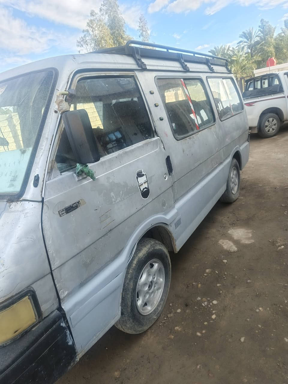 السلام عليكم سياره بسته موديل 94 مسمكره وكامله بس مكينته كايمه سنويه لل28 يلا تسقط صاحبه بديالئ بس ما اندله اتكفل سرقه وعشائر السعر 14 رقم الهاتف ***********
