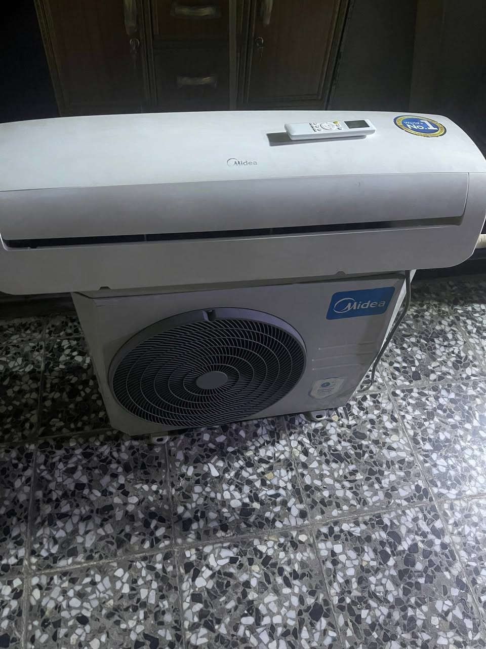 السلام عليكم سبلت 2طن ميديم  شغال سبلت ثلج ❄️ غاز مقفول شده تدعيلي بروده ثلج  مكاني البلديات رقمي ***********
