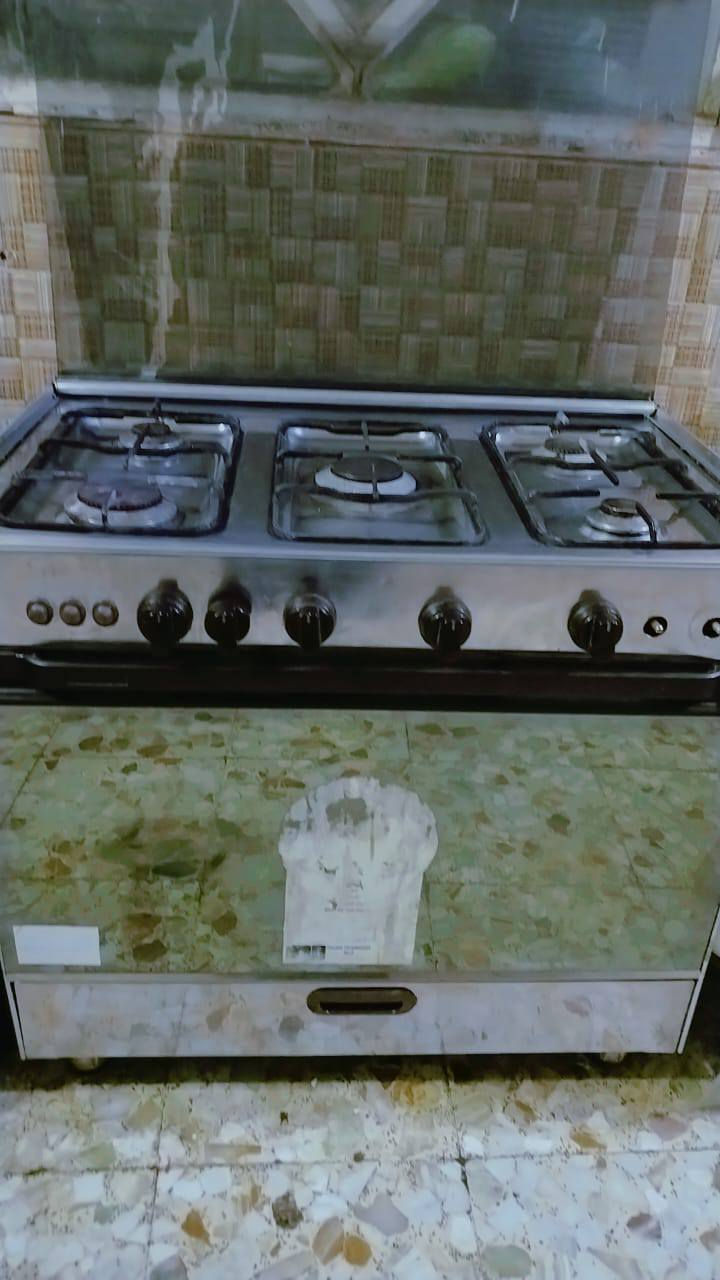 السلام عليكم طباخ للبيع كلشي يشتغل طبيعي تفحص وتشوف بعينك والفرن مالته هم يشتغل السعر 150 مع التوصيل واي استفسار هذا الرقم ***********
