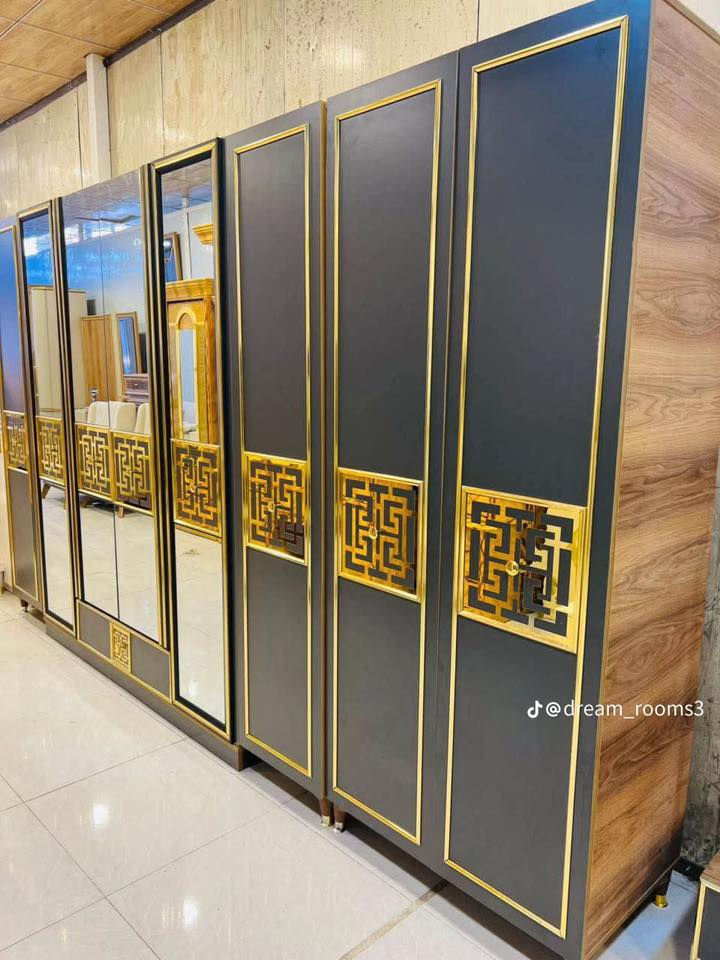 سلام عليكم غرفه نوم مستعمله 10 قطع معروضه ب900 الف وبيه مجال *********** متواجد خط و واتساب
