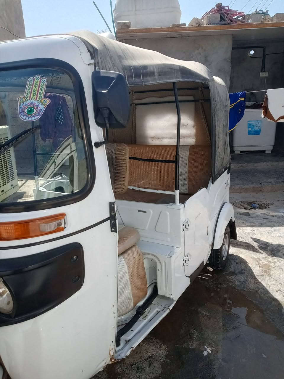 السلام عليكم تَك تُك 2022
مكينة برغي ممفتوح بيها كفالة 
الگشرة كفالة بس بيها طخطخات مال حصو 
ضربة مابيها تخم تاير دوشمة مسجل تَك تُك كاملة مثل مجاي تشوف ب الصورة من ايدي للشارع ب8800 وبيها مجال  ‏‪***********‬‏
