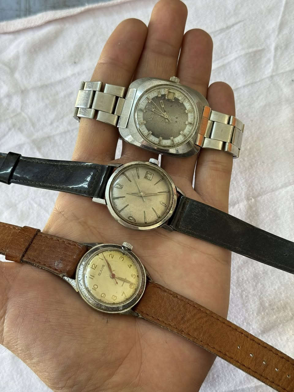 مجموعة ساعات للبيع
اتوماتيك /تكويك
سويسري
عدد 18
كلهم شغالين 
سعر القطعة 32 الف
يوجد توصيل لجميع المحافظات 
***********

