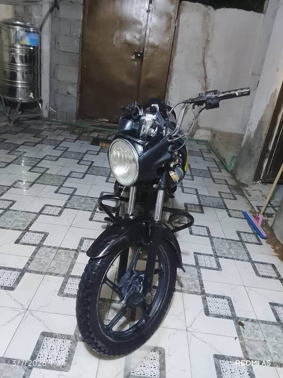 سلام عليكم دراجه بوكسر لبيع دراجه مكفوله بيها نقص بس عدادات بس مكينه مكفوله خرسه شرط ترقيم اوراقها كامله سعر 800مكانها الحسينيه مال راشديه رقمي ***********
