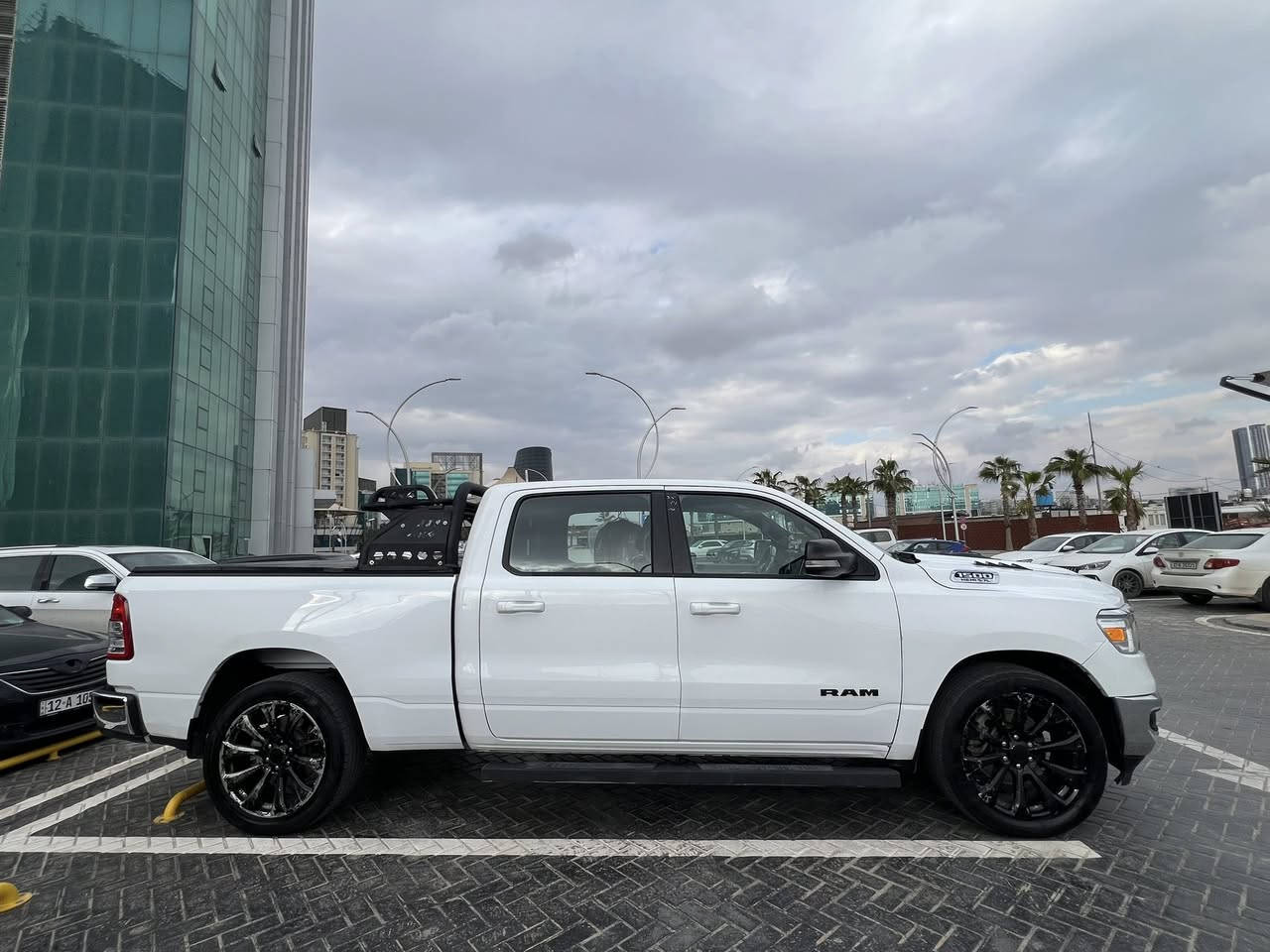 دوج رام 
موديل 2022
محرك V8.57
مواصفات بيك هورن
باب كبير بودي طويل
ماشي 73000mi
مكان سيارا اربيل
سعر 270$😱🔥💣
واتساب ***********
