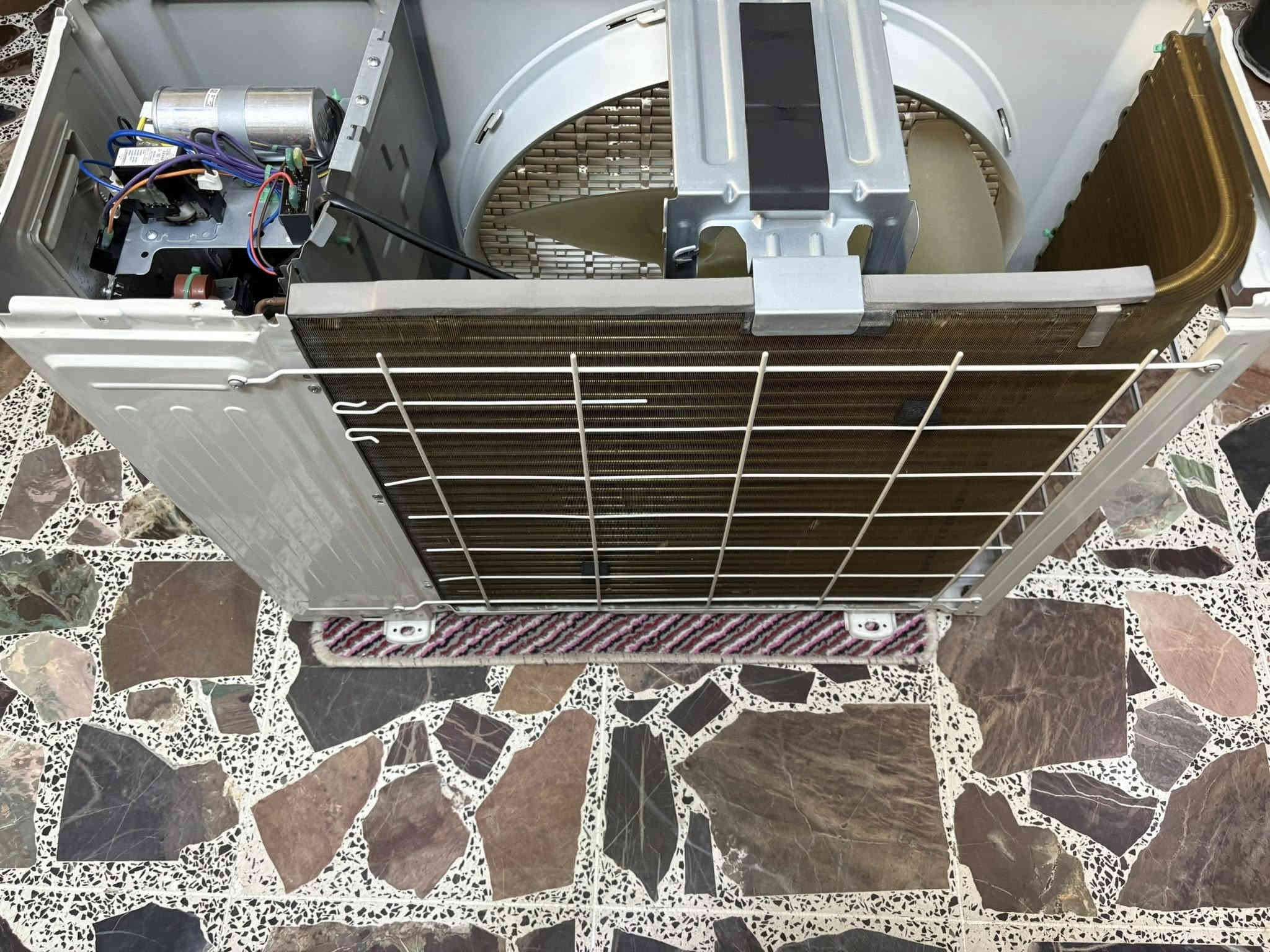 سلام عليكم
سبلت توسوت 2 طن حار بارد 
بلادي ممصلح غاز 410 
نظافته  95‎%‎  غازه مقفل 
كامل ملحقاته بدون نقص
ضمان 15 يوم 
السعر  450 الف
***********  بغداد حي الجامعه
