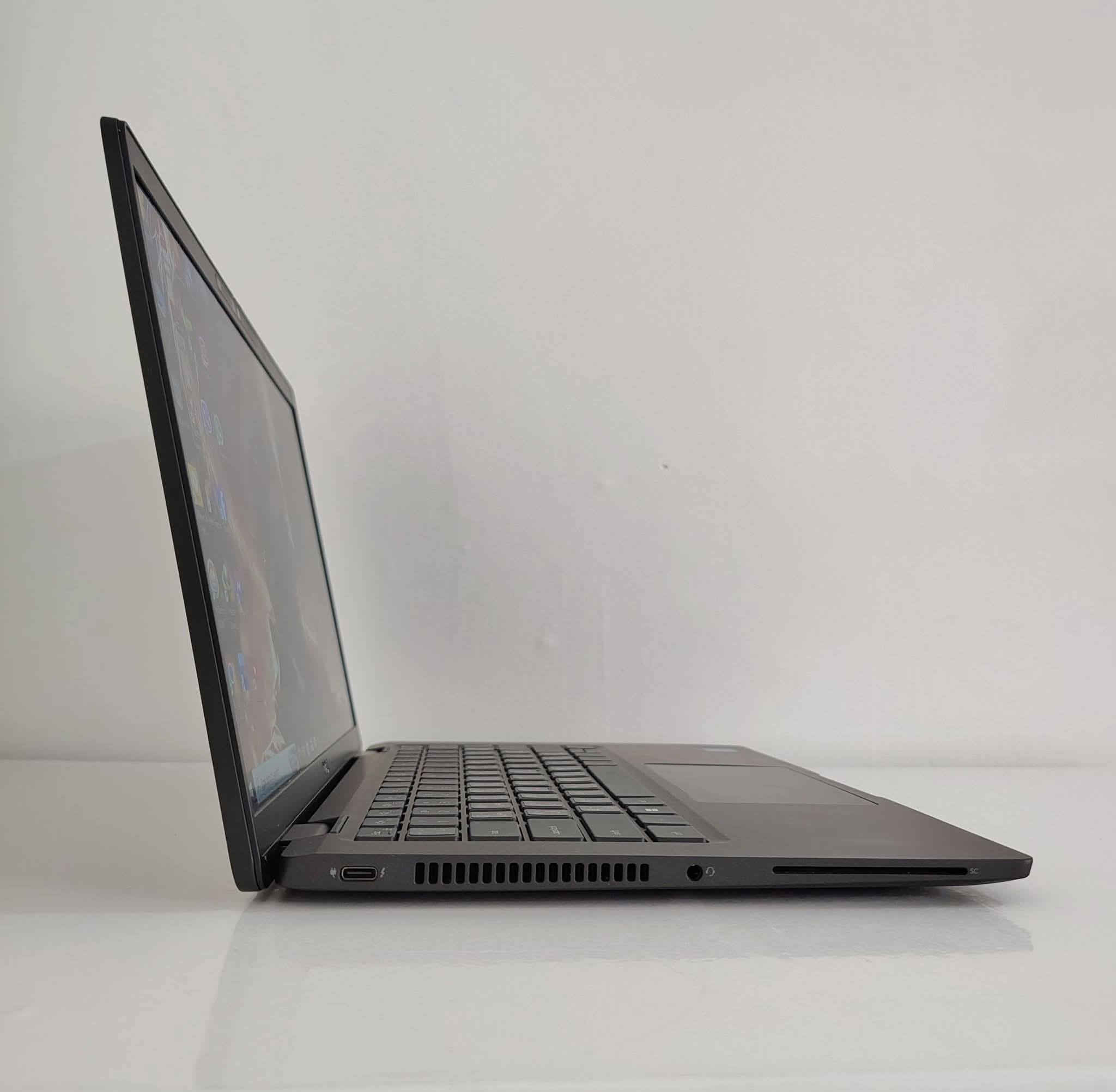 لابتوب Dell Latitude 7420
مناسب للأعمال المكتبية، إدارة الأعمال، المحاسبة، وبرامج الأوفيس بكل سلاسة.
ممتاز للبرمجة، تطوير المواقع والتطبيقات، والعمل على قواعد البيانات.
مناسب للمهندسين والطلاب لاستخدام برامج مثل AutoCAD وMATLAB للأعمال المتوسطة.
جيد جداً للتصميم الخفيف إلى المتوسط وتحرير الصور والفيديو بدقة Full HD.
خيار قوي للعمل عن بُعد، الاجتماعات المرئية، وتعدد المهام بفضل معالج i7 ورام 16GB.

Dell Latitude 7420 (Core i7 11th)
   إجمالي العدد: 11 قطعة
غير اللمس:
🔹 المعالج: Core i7-11th G7
🔹 الرام: 16GB DDR4 | الهارد: 256GB SSD M.2
🔹 الحجم: 14" FHD
🔹 كرت الشاشة: Intel 8GB
🔹 السعر: 475 الف دينار
رام ثابت ، وهارد قابل للتطوير  

اللمس:
🔹 المعالج: Core i7-11th G7
🔹 الرام: 16GB DDR4 | الهارد: 256GB SSD M.2
🔹 الحجم: 14" FHD Touch
🔹 كرت الشاشة: Intel 8GB
🔹 السعر: 495 الف دينار
رام ثابت ، وهارد قابل للتطوير


**إذا كنت صاحب هذا الإعلان وتريد حذفه لأي سبب، رجاءا أرسل رسالة إلى الدعم الفني**