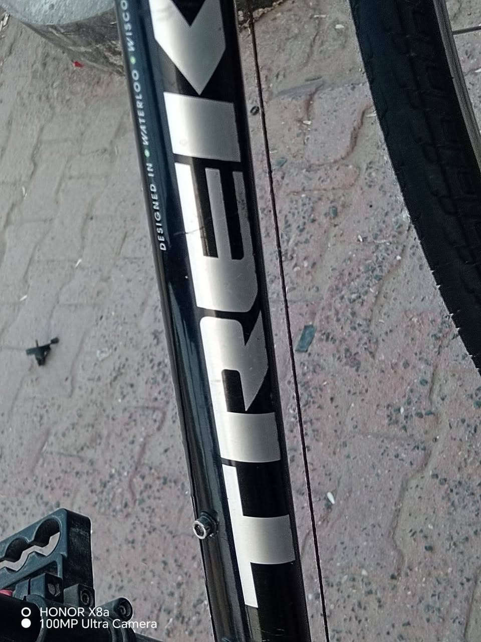 السلام عليكم اخوان بايسكل للبيع 
TREK
C700
حجم الفريم 44.5
سيت شيمانو 3امامي 8خلفي 
ويلات BONTRAGER 
تايرات واحد BONTRAGERوالثاني شوالبي 
دارجه حلوه نضافتها زينه 
البريكات شغالات 
البدلان شغالات 
سعرها 165الف قفل السعر نهائي 
توصيل متوفر جميع المحافظات 
رقم ***********

