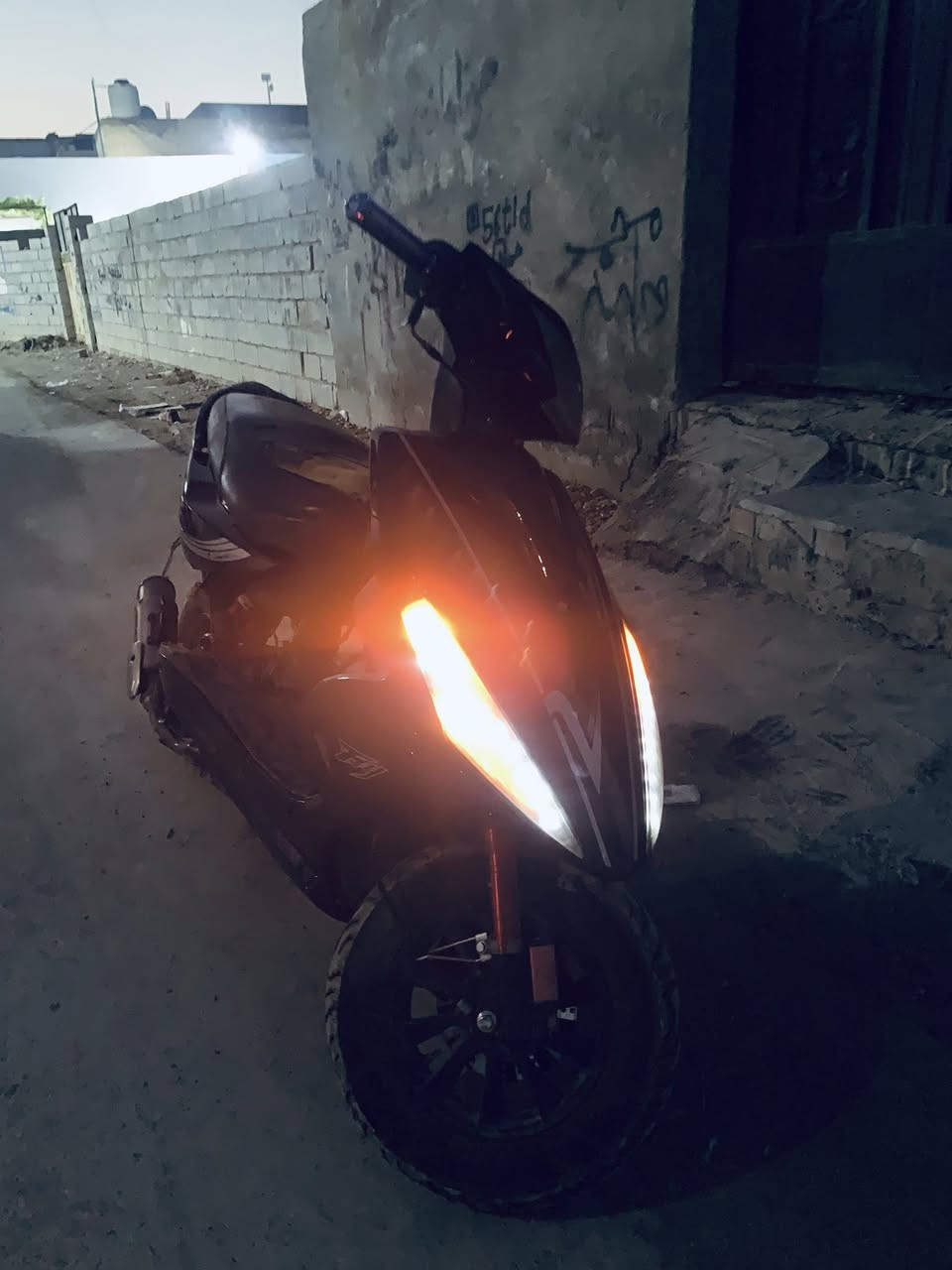 سلام عليكم دراجه ماكس مضلع دراجه خير من الله جديده بيبها نقوصات واضحه امامك بلاديه الدراجه صالنصه وحده شديتها ٨٥ كاتم او تكدر تشيل الكاتم دراجه مال لعب للبيع سعر ٣٧٥ بيها مجال رقم *********** للعلم سلف مابيها
