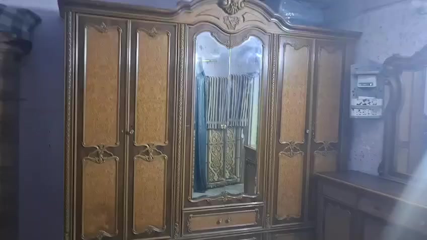 السلام عليكم غرفه ماليزيه نضيفه للبيع بغداد وياهه بعد ميزين وزاويه 
***********
