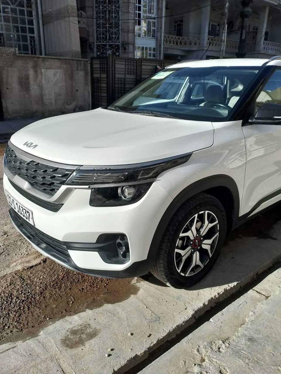 السلام عليكم عندي كيا سلتوز 2023 خليجيه محرك 1600 الأصلي المرغوب مو صيني ماشيا 37 الف  بدون صبغ بدون بارد  السياره جديده وحلوه بصمه تشغيل عن بعد تحكمت شاشه حساس خلفي أمامي وبعد بيها مواصفات رايدها  160 ورقه السياره باسمي  هزه جديده سنويه جديده موجوده بالسيديه وهذا رقمي ***********
